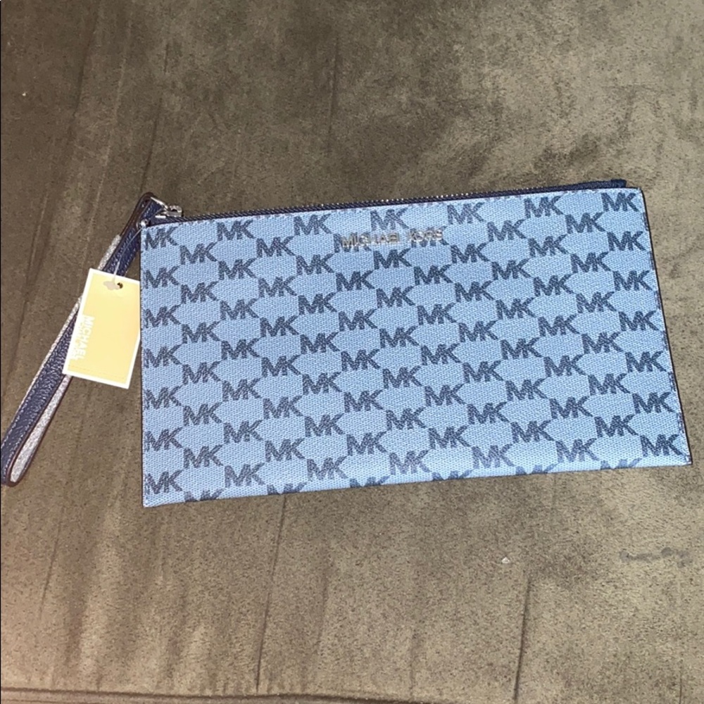 Wristlet